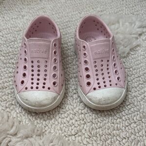 Native Kids Slip-On Native Shoes in Pale Pink
